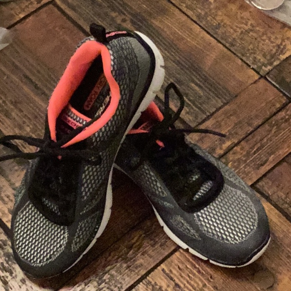 Sketchers Sketch-Knit Black with Pink Interior Sz 8.5